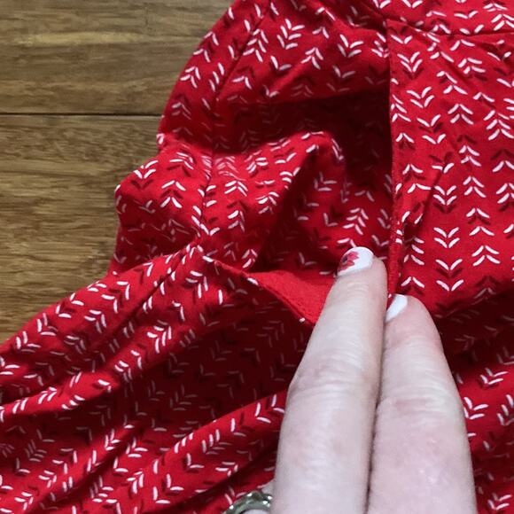 Old Navy Red Pull On Shorts, Size S - Picture 7 of 10